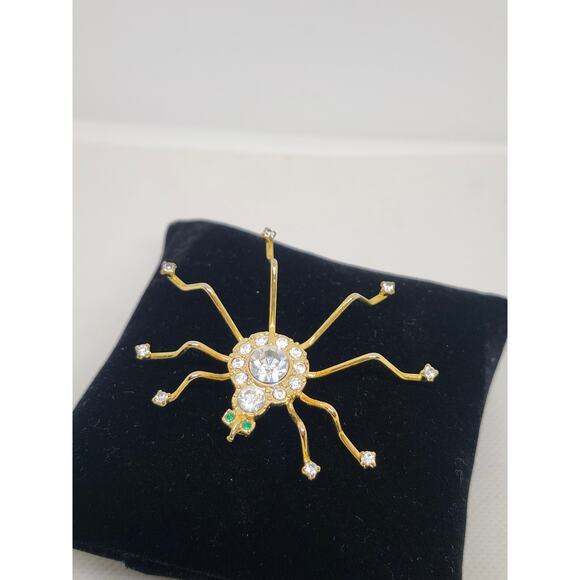 VINTAGE GOLD TONE AND WHITE RHINESTONES 3D SPIDER BROOCH PIN 80S HALLOWEEN - Picture 1 of 8